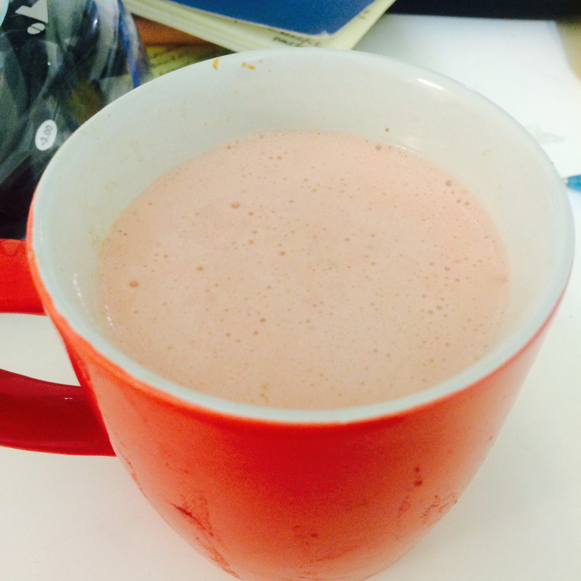 蹄仔做的自制草莓奶昔