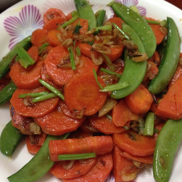 董太的私房菜-- 芹菜炒胡萝卜