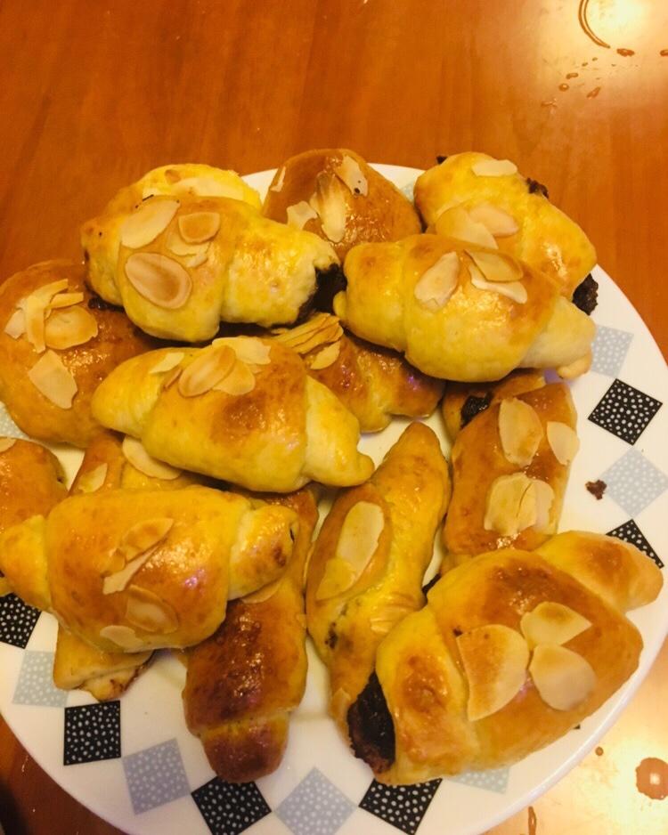 黑白芝麻乳酪餐包