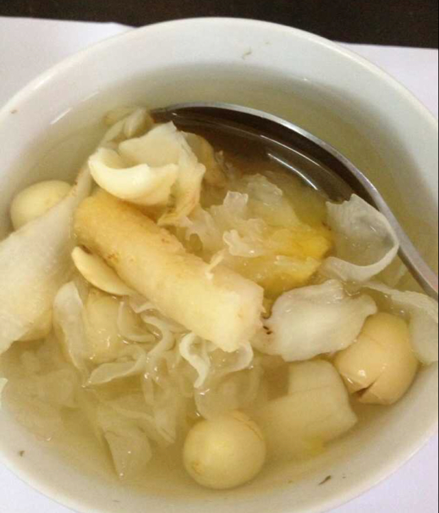 银耳莲子羹