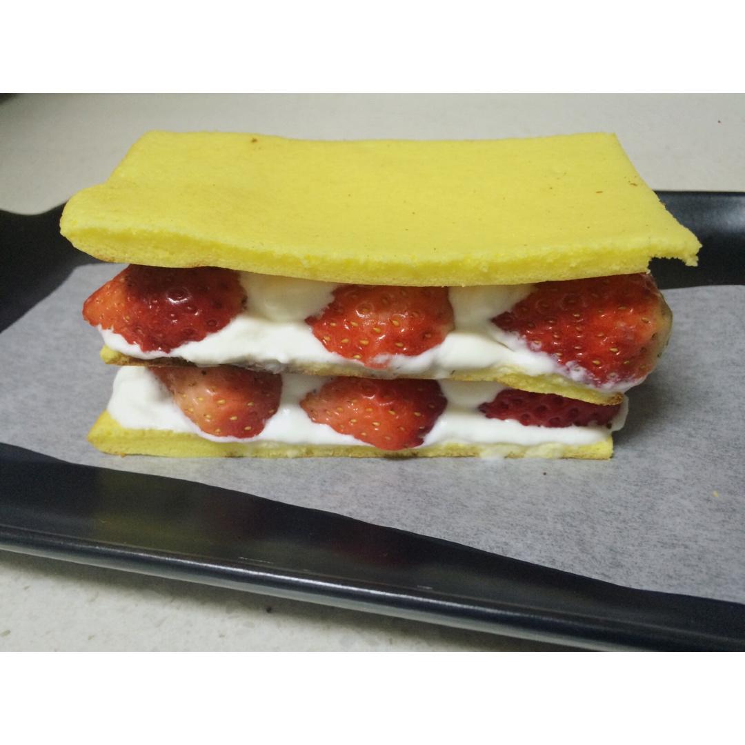 烫面草莓蛋糕卷