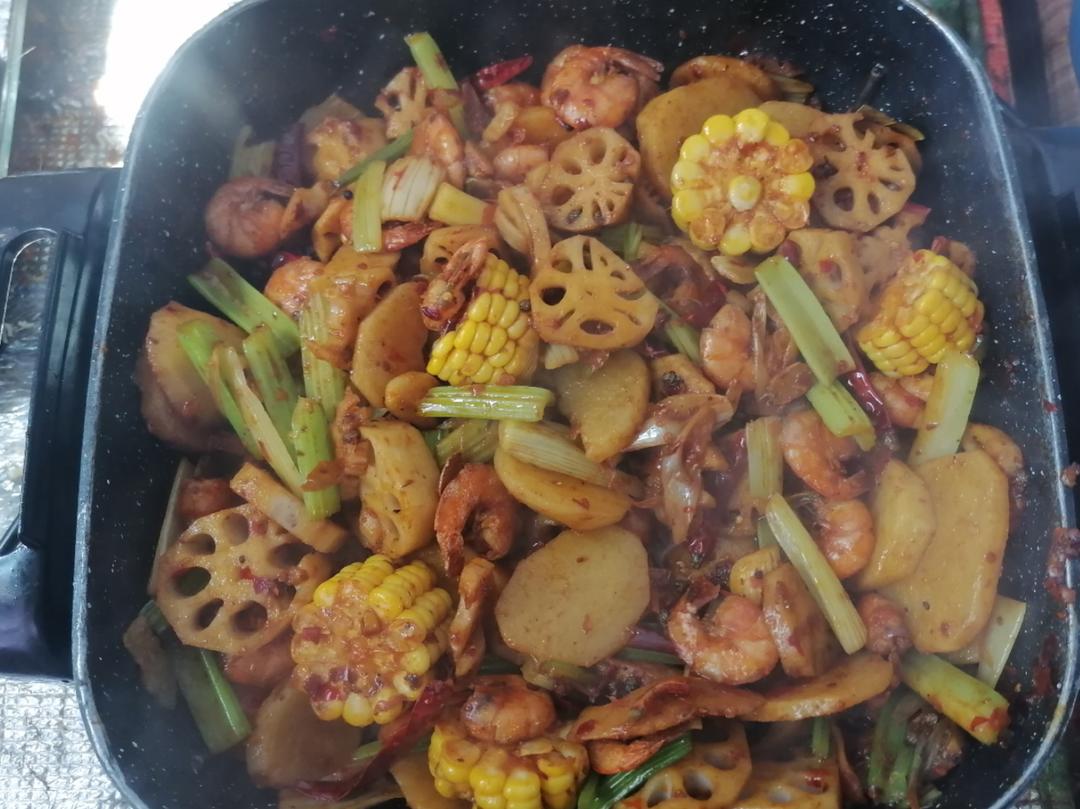 能瞬间引爆味蕾的【香辣干锅虾】