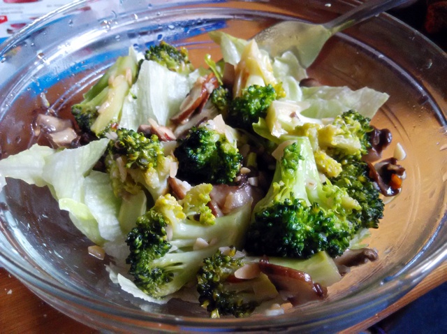 蒜蓉西兰花炒黑木耳