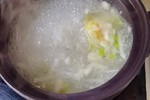 荷包蛋白萝卜白玉菇汤（小宝宝也可以吃的汤）