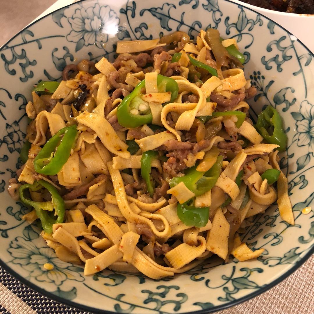 青椒豆腐皮炒肉丝