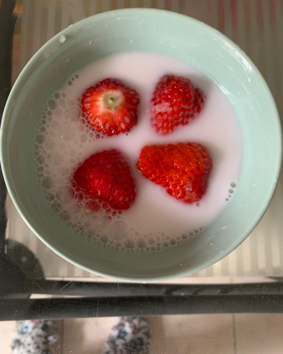 草莓🍓脏脏奶