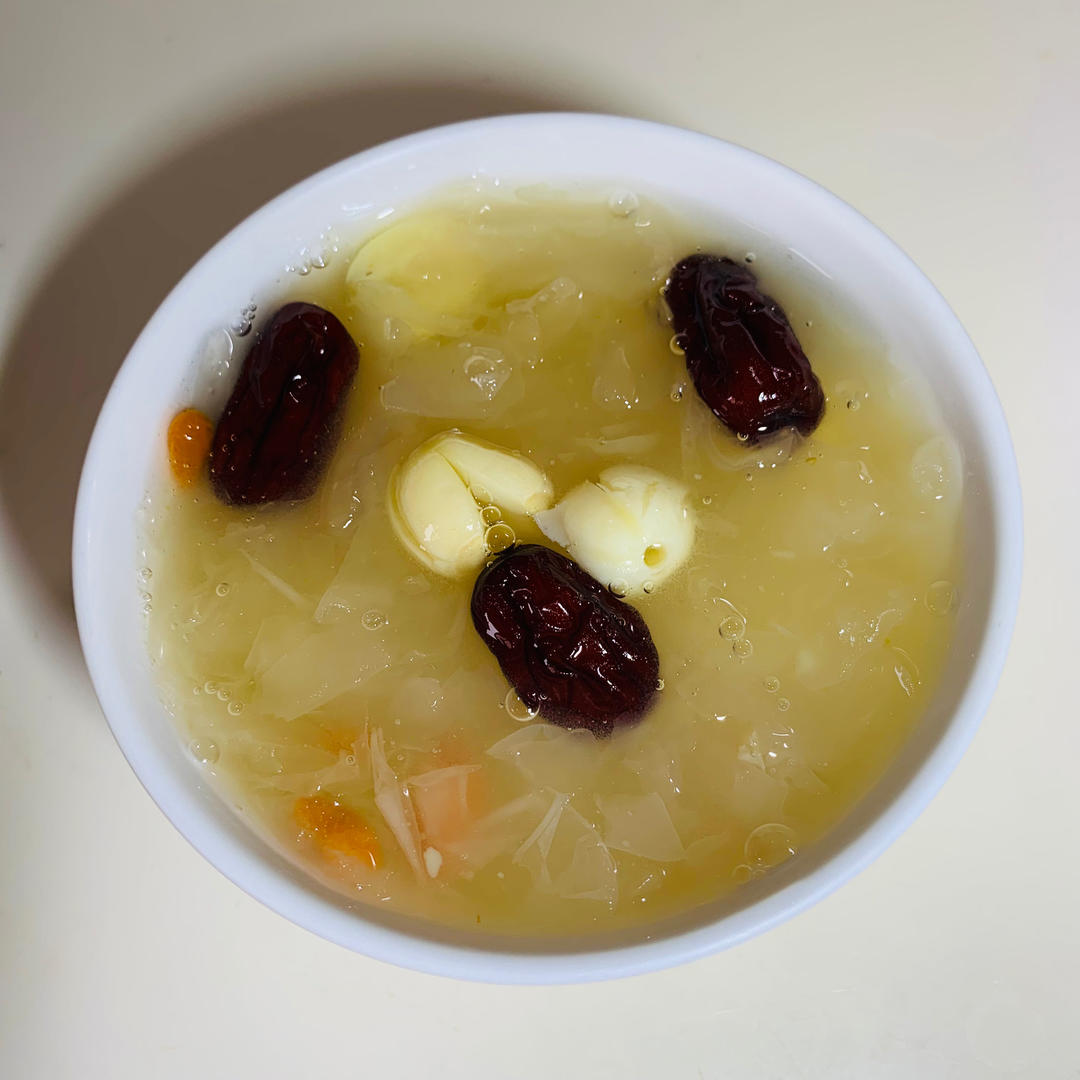 红枣银耳莲子羹