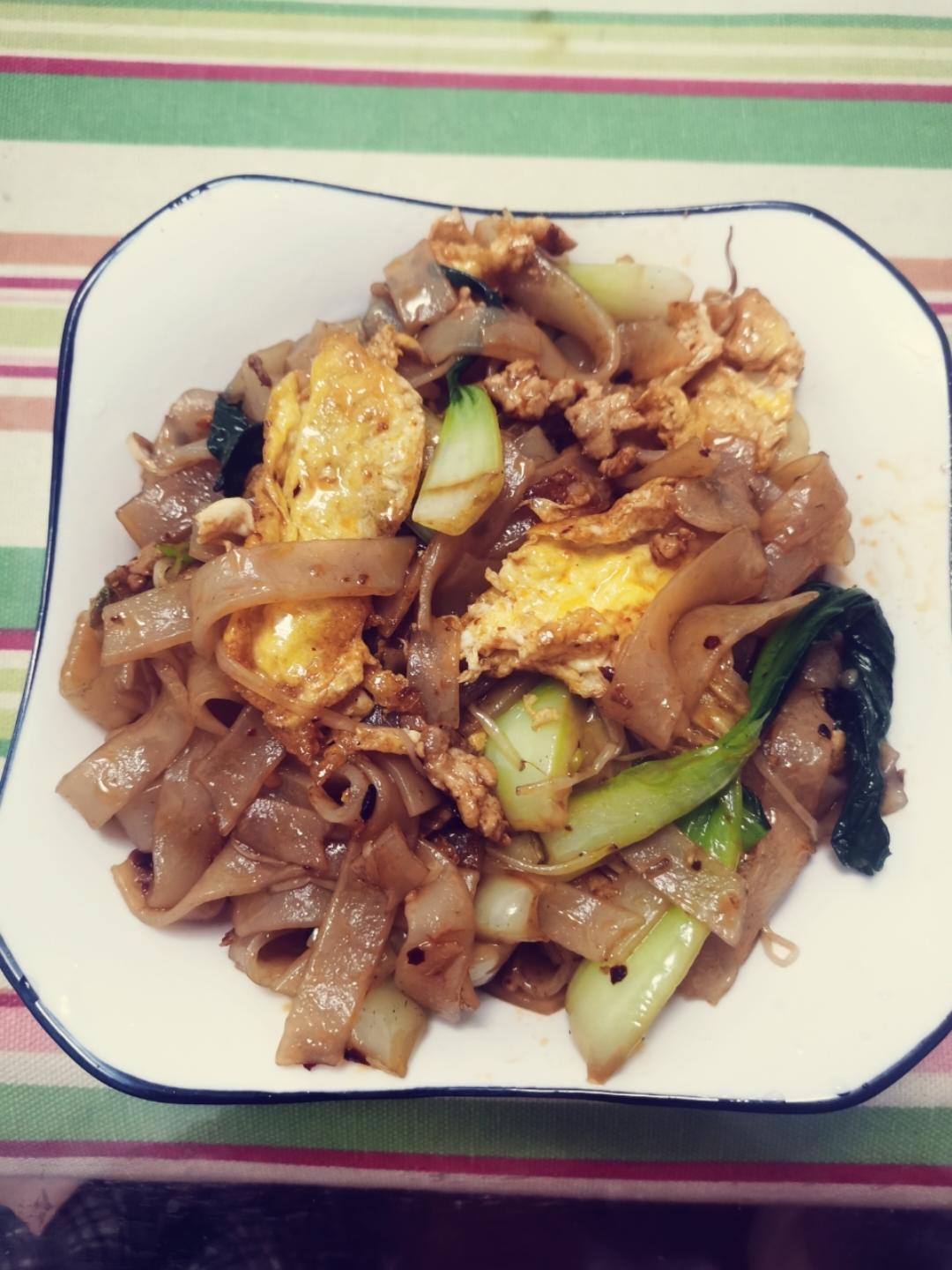 路边摊的炒河粉