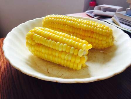 煮玉米的做法 步骤1