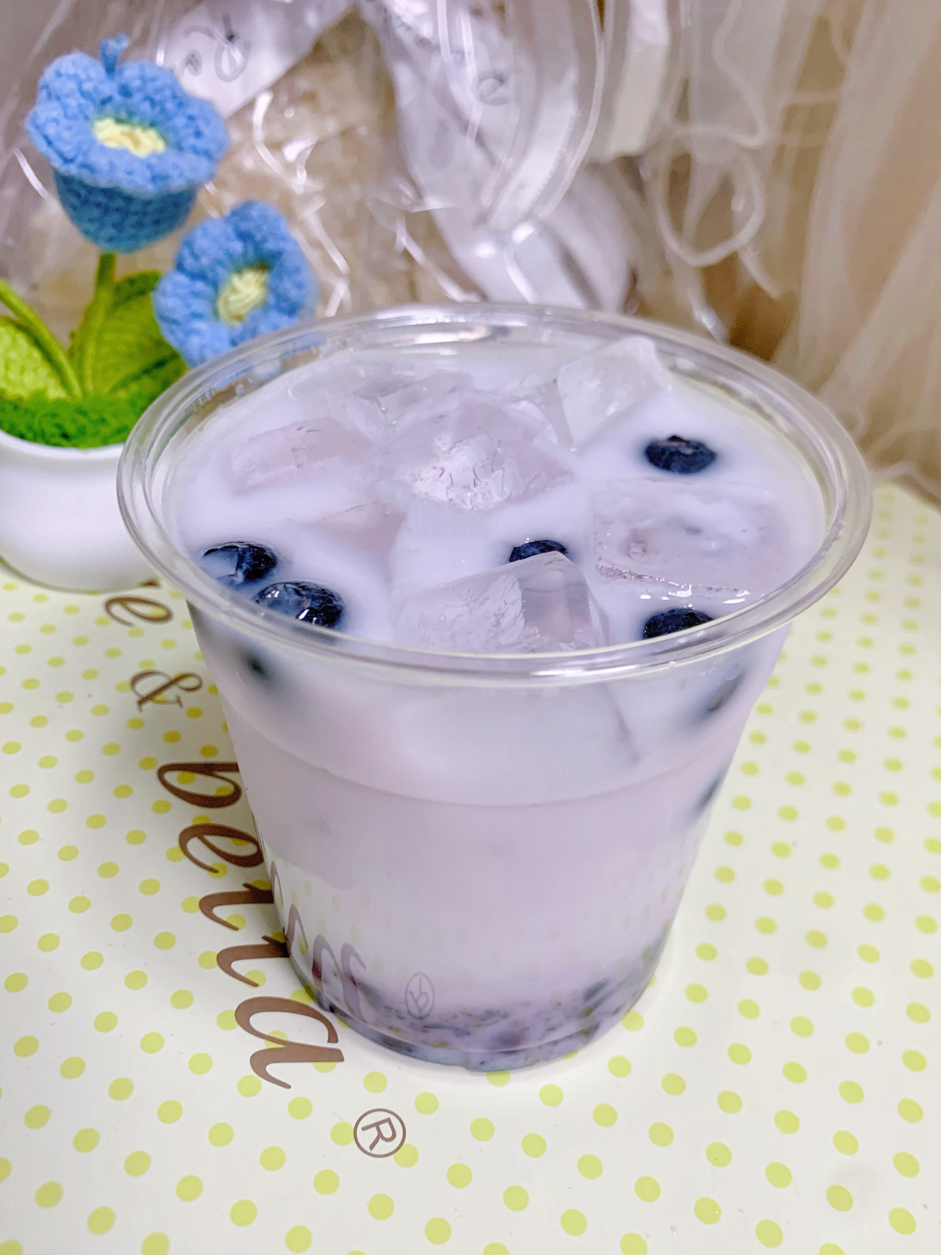 蓝莓牛奶冰饮
