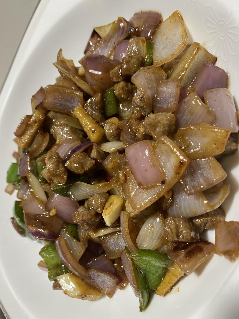 孜然洋葱炒牛肉粒