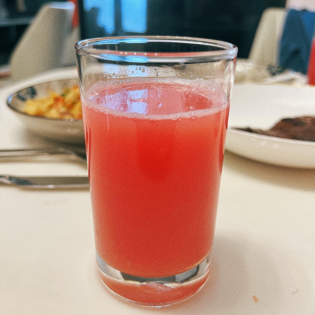 带果粒的红柚汁的做法