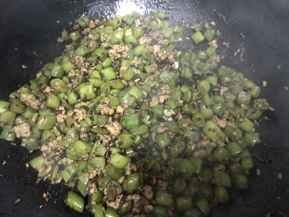 快手橄榄菜肉末四季豆的做法 步骤5