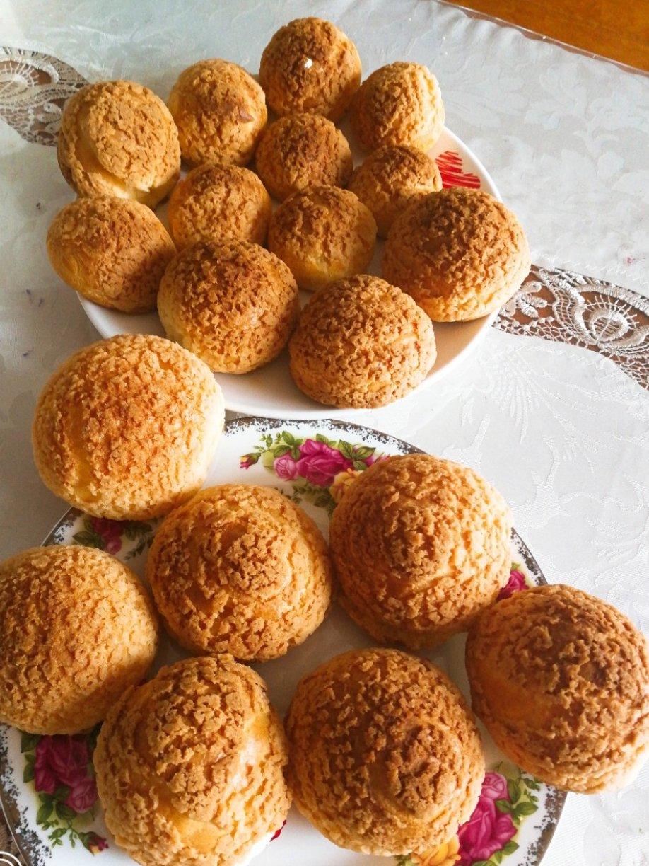 烘焙达人教你做草莓酥皮大泡芙