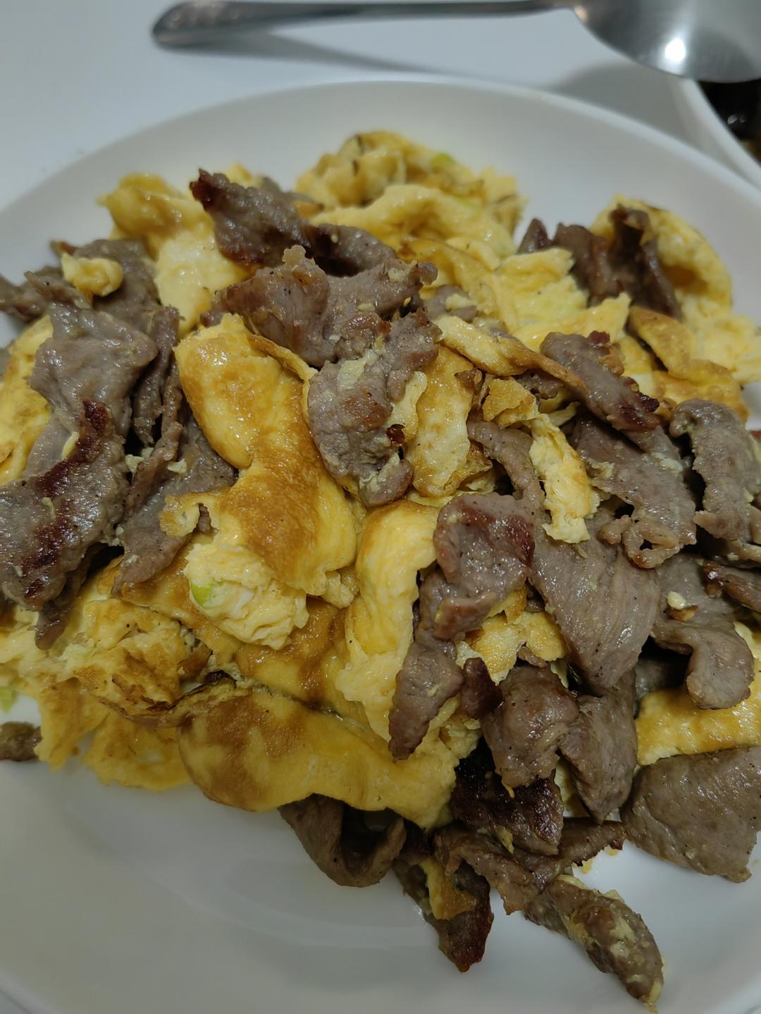 滑蛋牛肉，牛肉滑嫩，鸡蛋松软
