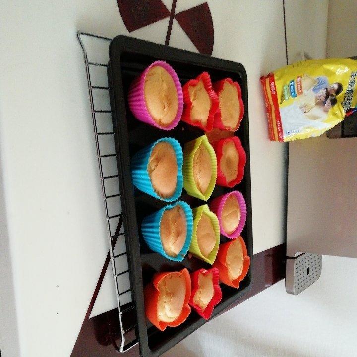 不塌，不裂，很润，很嫩的纸杯蛋糕