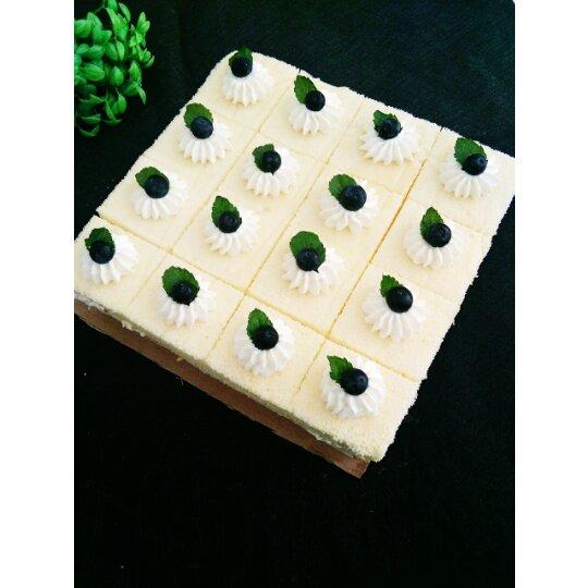 唯爱与美食不可负也做的可可方形装饰蛋糕