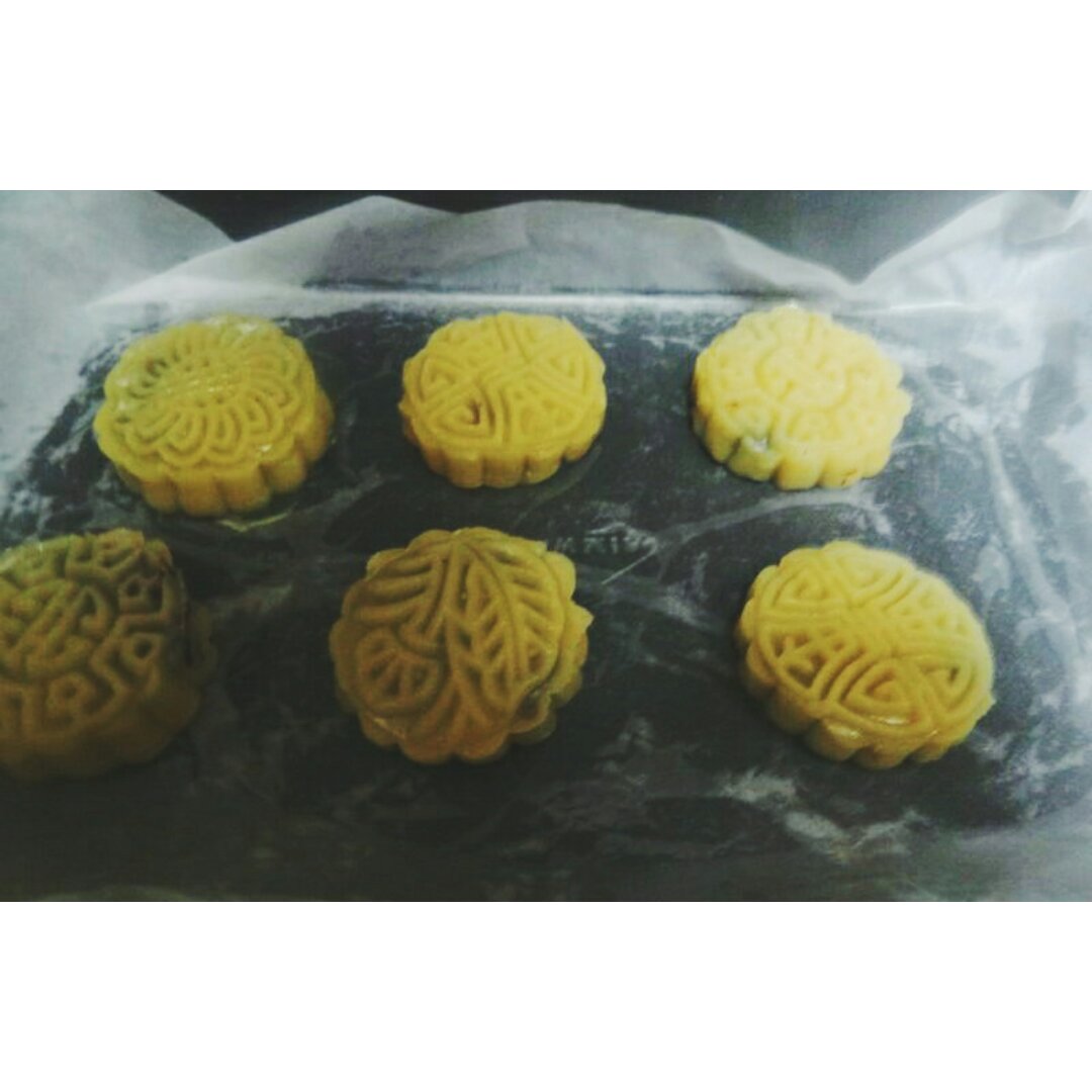 广式月饼——蛋黄莲蓉月饼