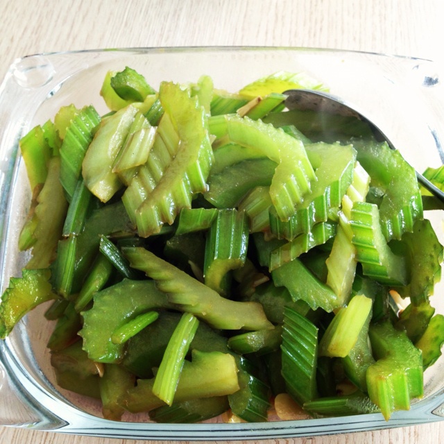 炝炒芹菜