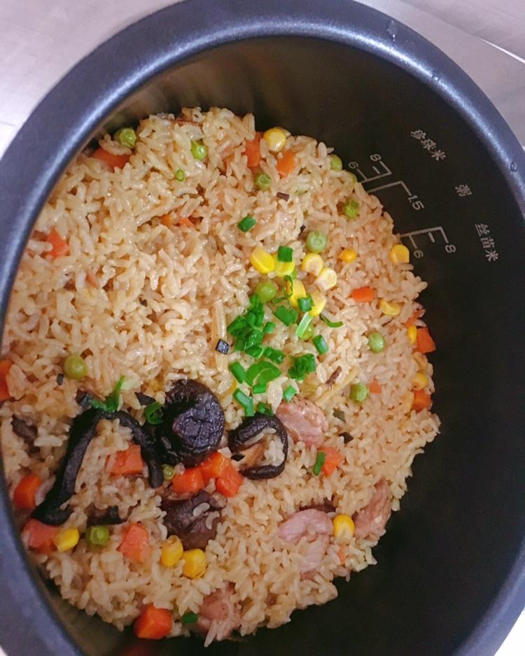 【香菇鸡肉焖饭】