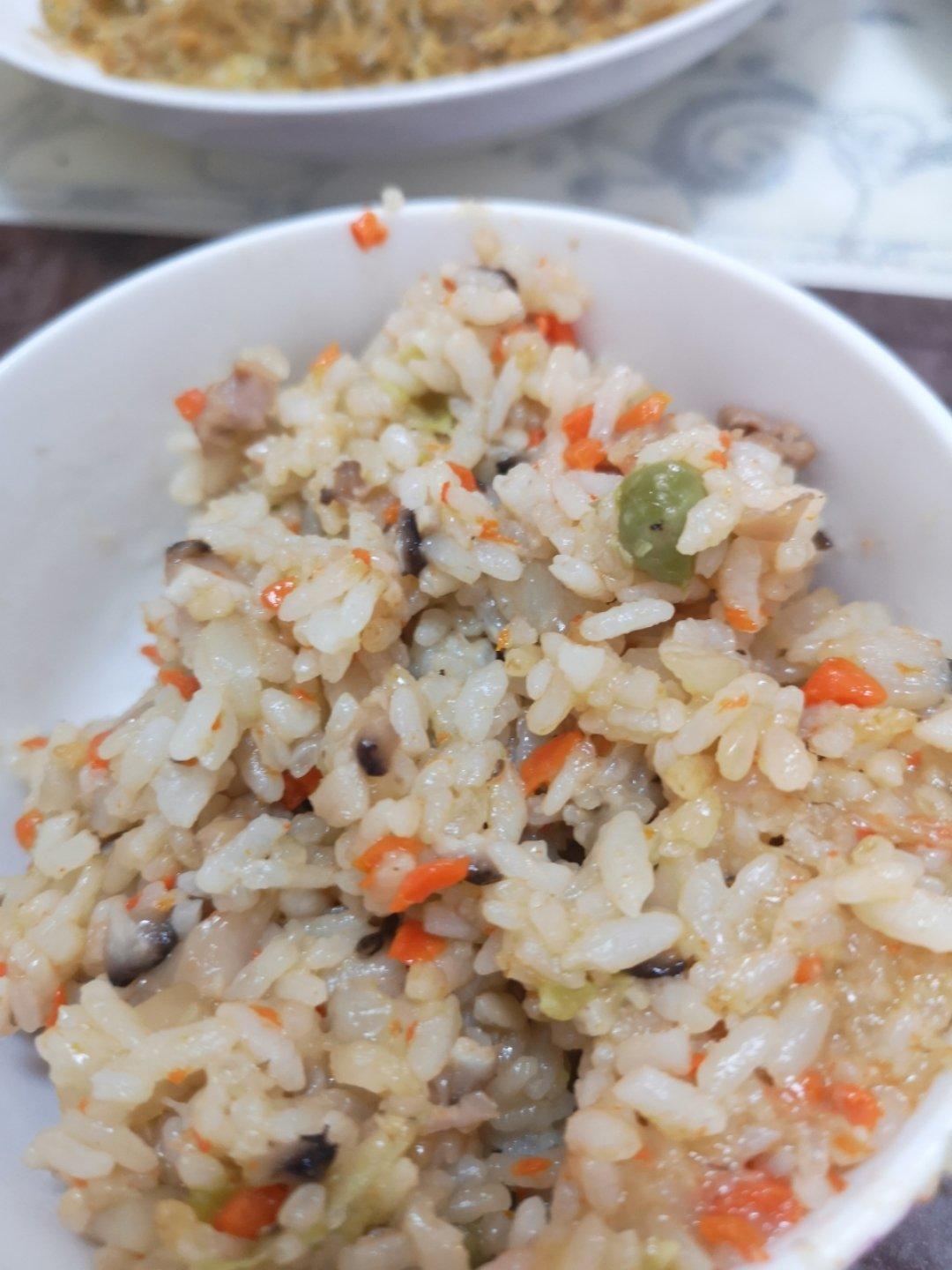 香菇香肠里脊胡萝卜豌豆焖饭