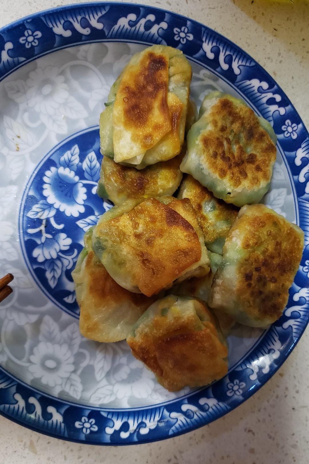 皮薄馅多的韭菜盒子