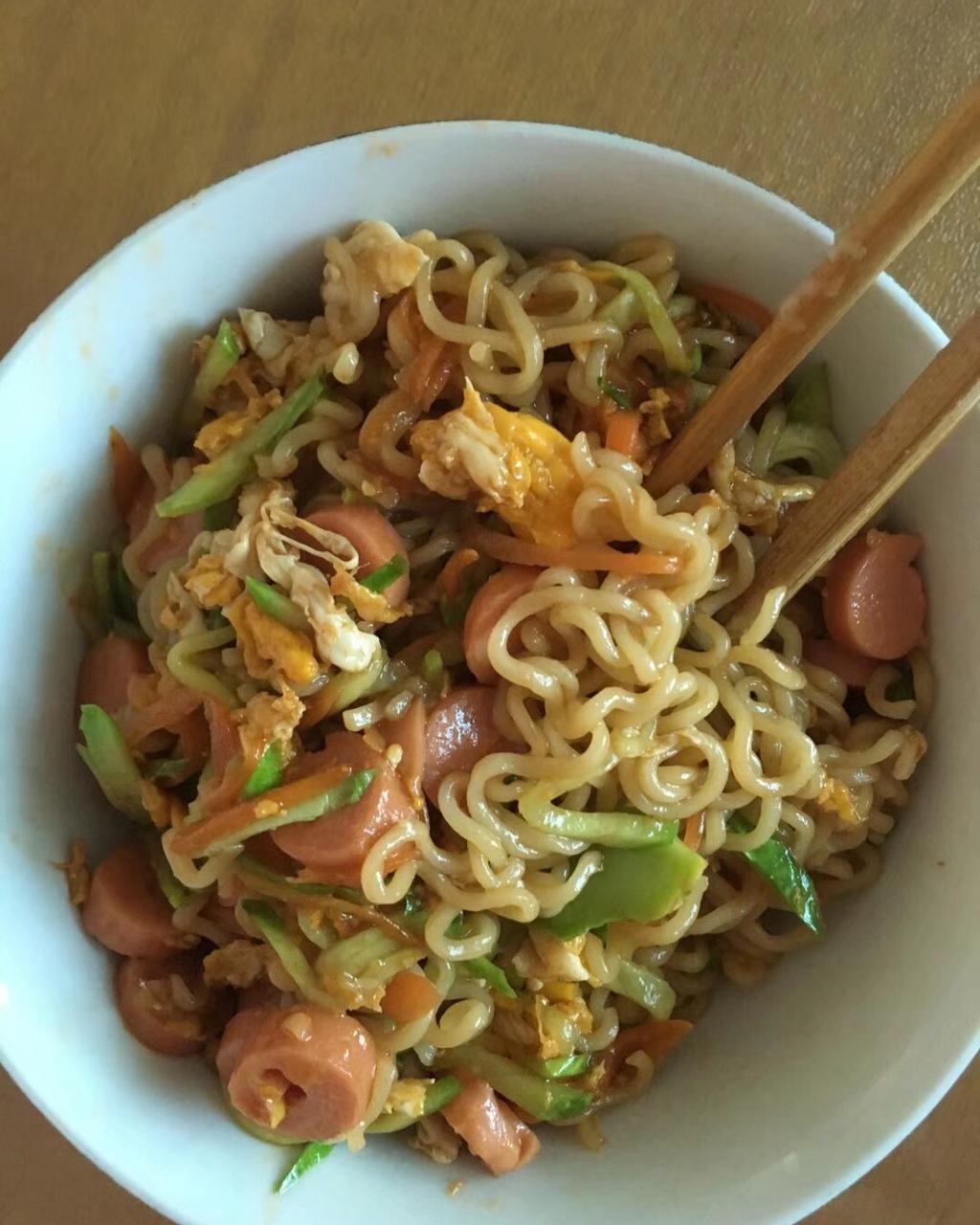 路边摊风味炒方便面