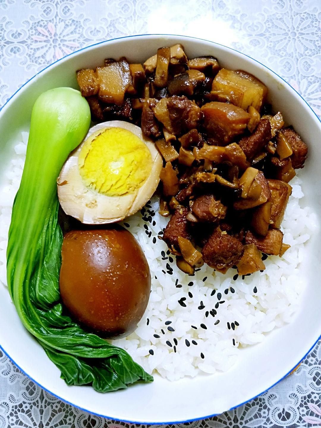 洋葱酥卤肉饭