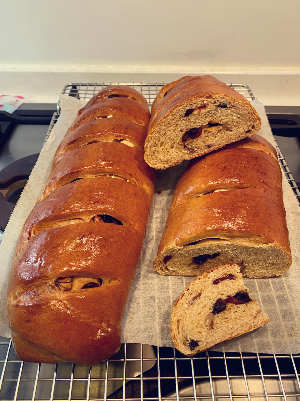 风靡代购店的新疆果仁大列巴