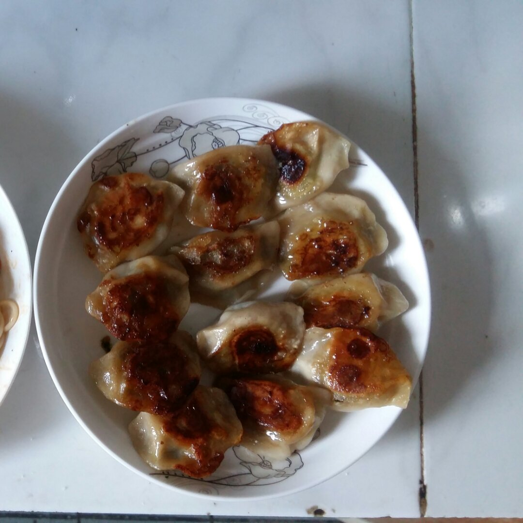 速冻水饺吃腻了吗~变锅贴吧(๑´ڡ`๑)