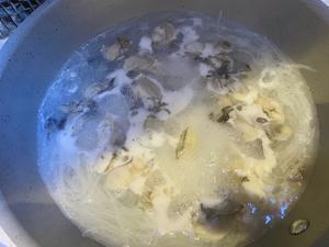 无敌好吃又减脂的鲜甜白萝卜海蛎子煎蛋汤的做法 步骤4