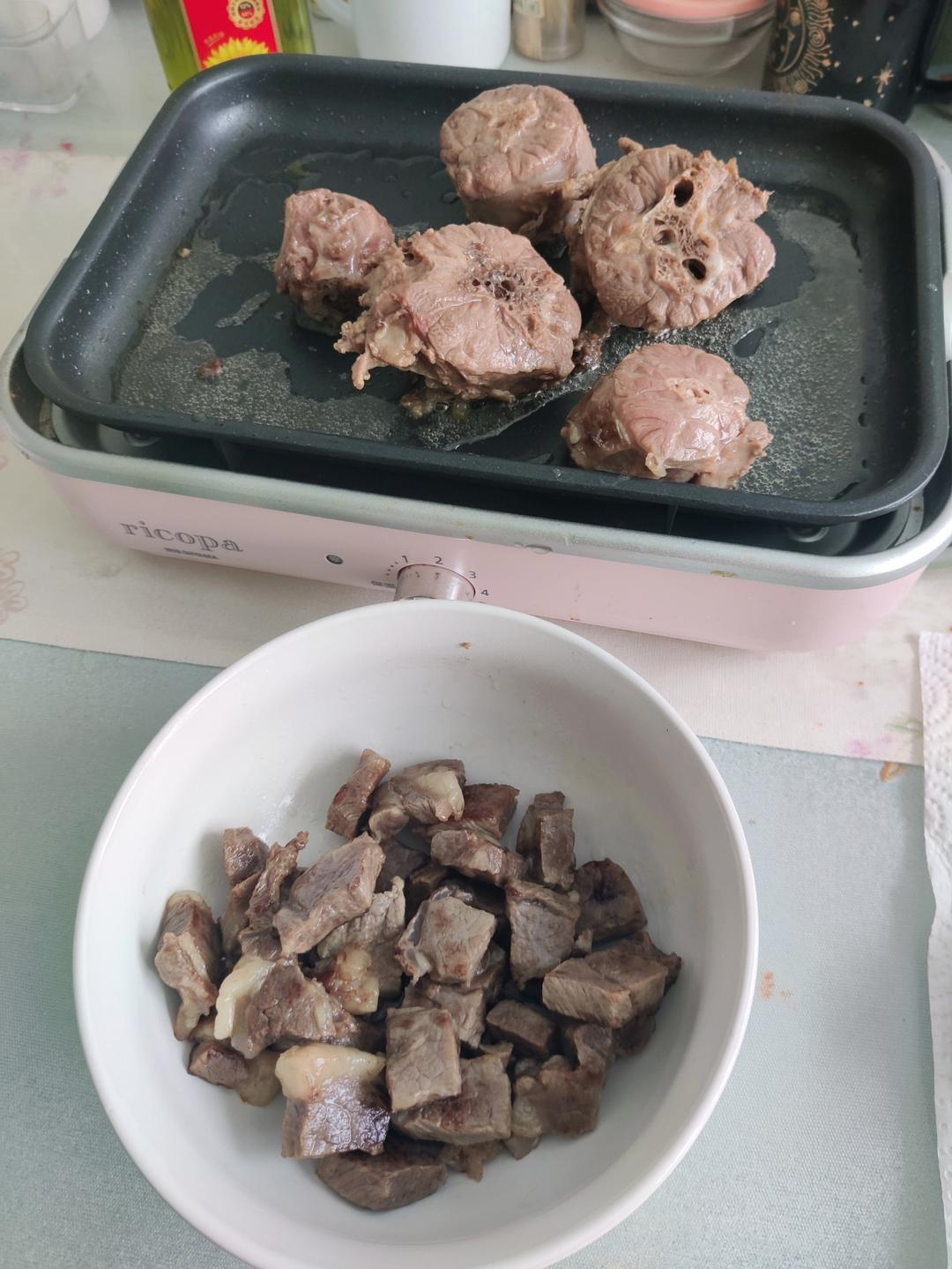 下雪夜，你需要温暖的--番茄牛尾骨汤