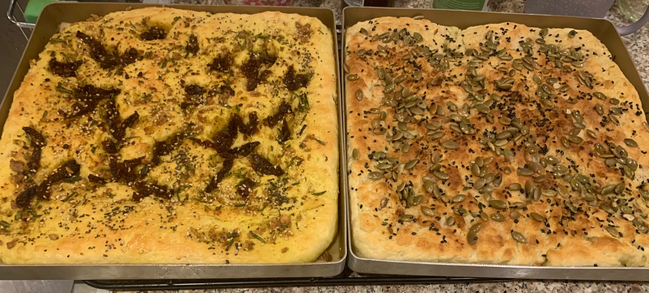 意大利佛卡夏香草香蒜包（簡易食譜） The famous Italian Rosemary & Thyme Garlic Focaccia bread的做法