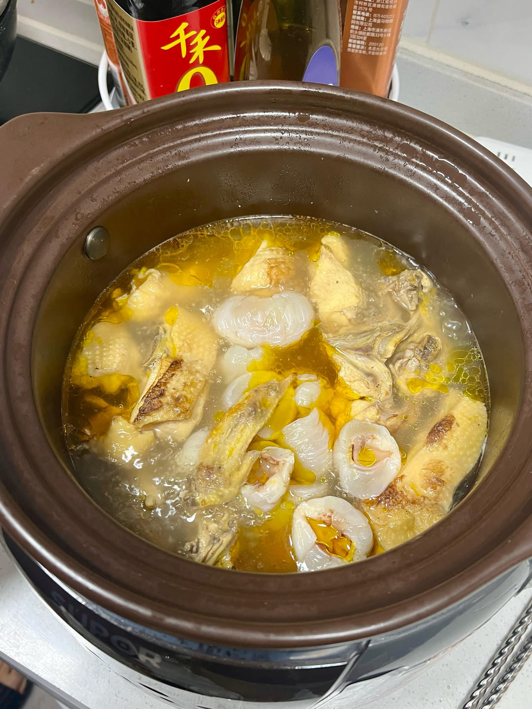 清甜荔枝桂圆鸡汤