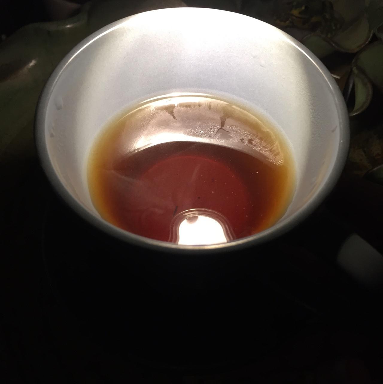 杜仲黑糖红枣茶的做法