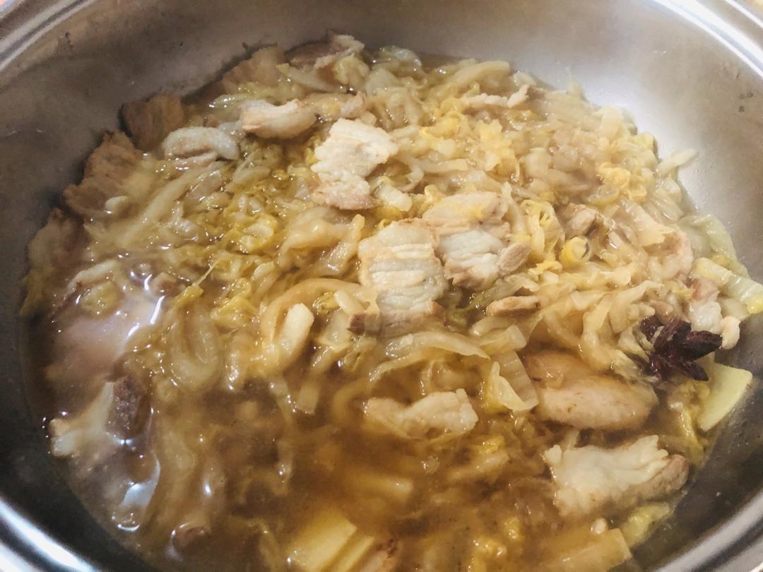 酸菜炖五花肉