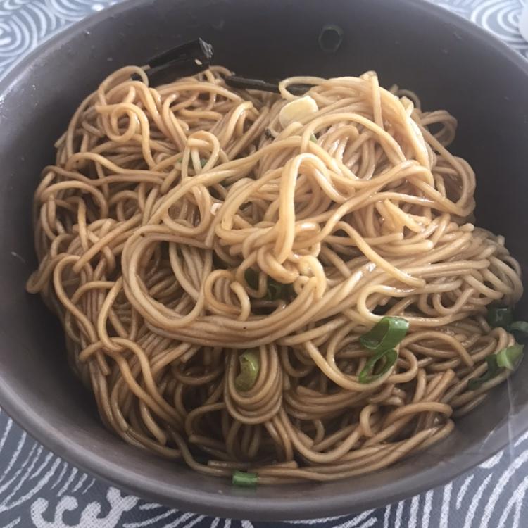 10分钟搞定的一碗葱油拌面