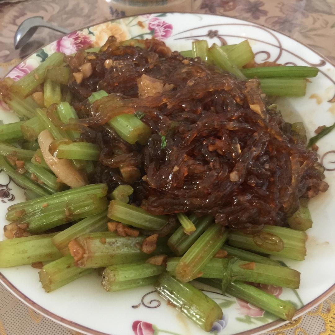 芹菜炒粉条