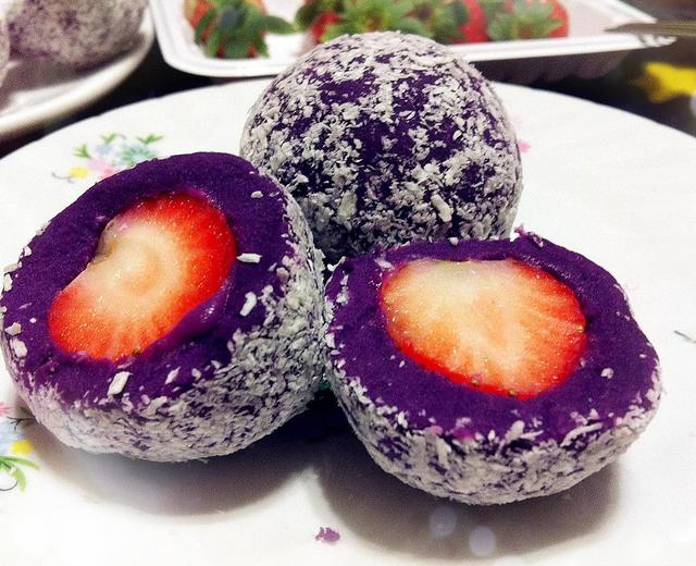 草莓椰蓉紫薯球的做法