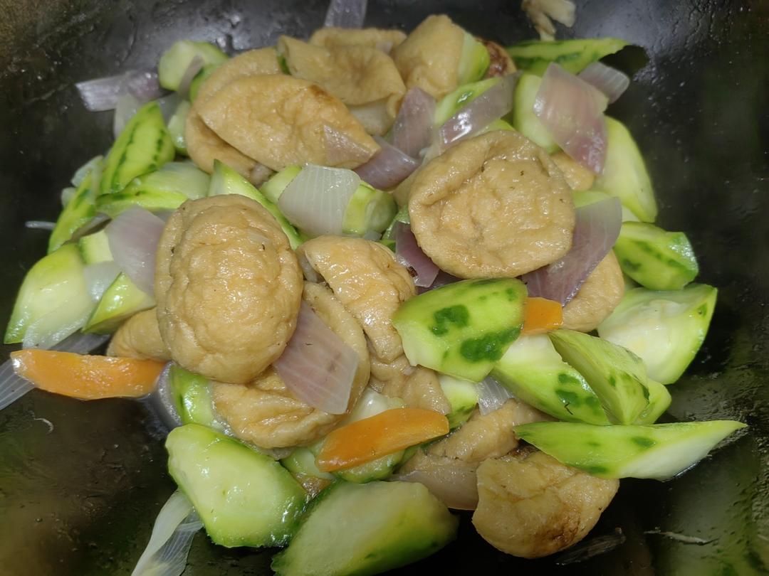 【家常菜】鱼腐焖丝瓜