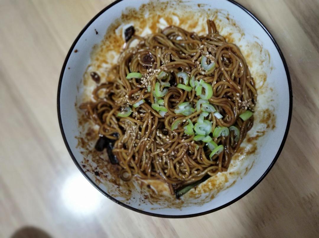 10分钟搞定的一碗葱油拌面