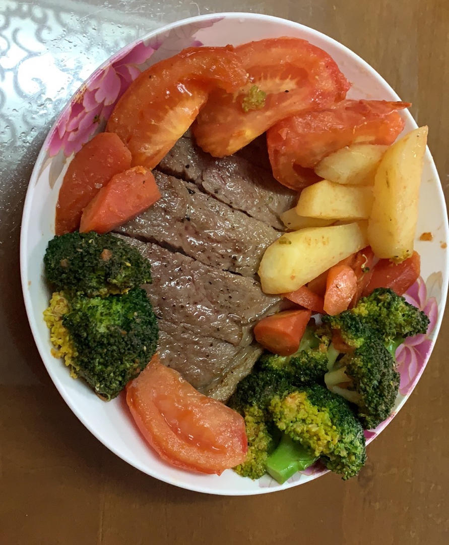 珍妮幸福做的烩杂蔬牛排配菜