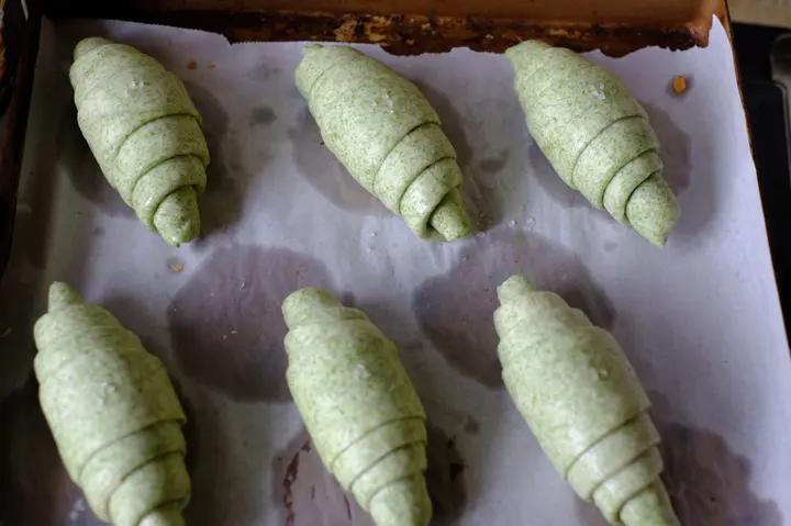 咸香黑芝麻盐面包