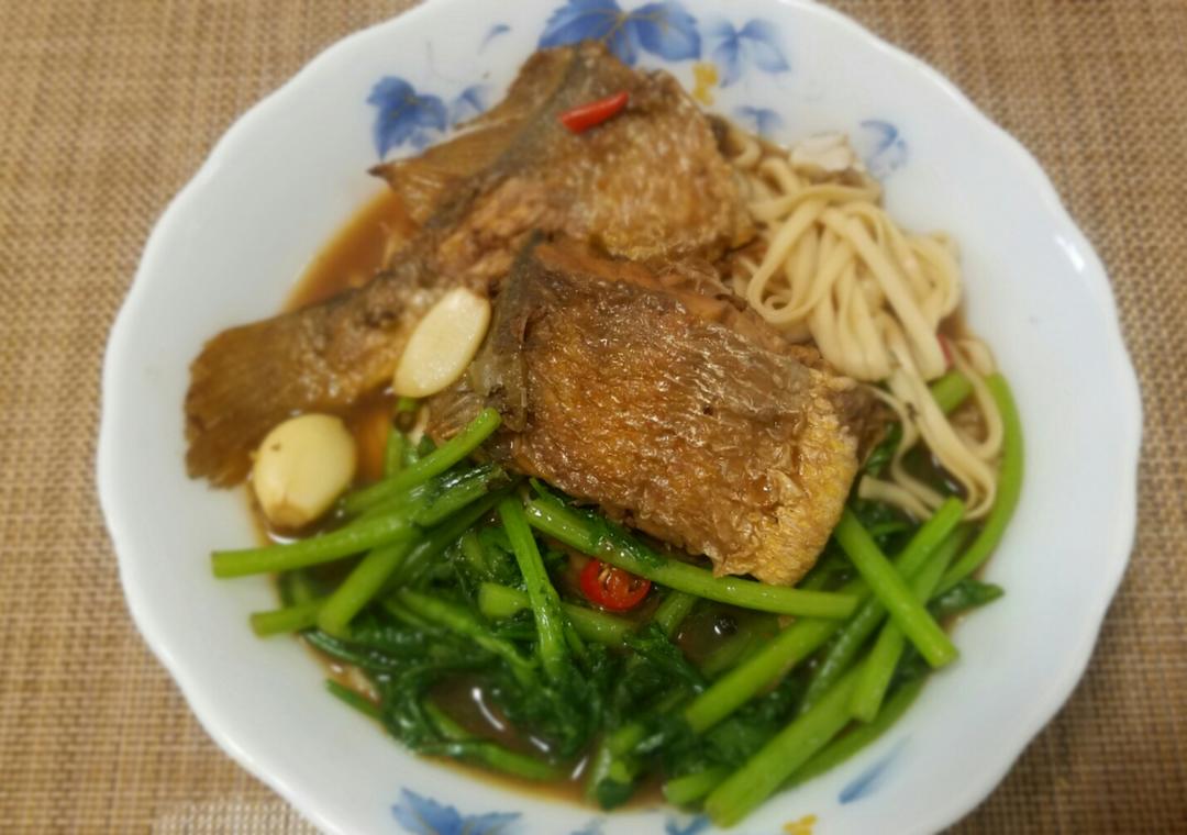 美味黄花鱼青菜烩面