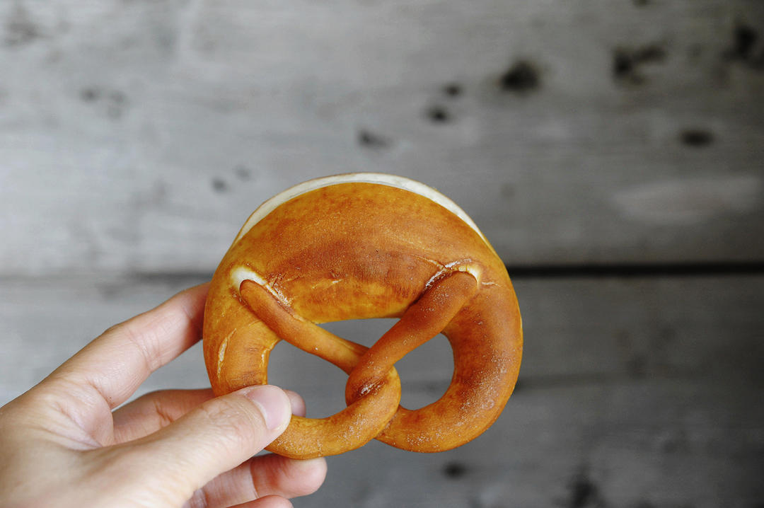 德国碱水面包Brezen（普雷节、巴伐利亚面包、扭结面包）