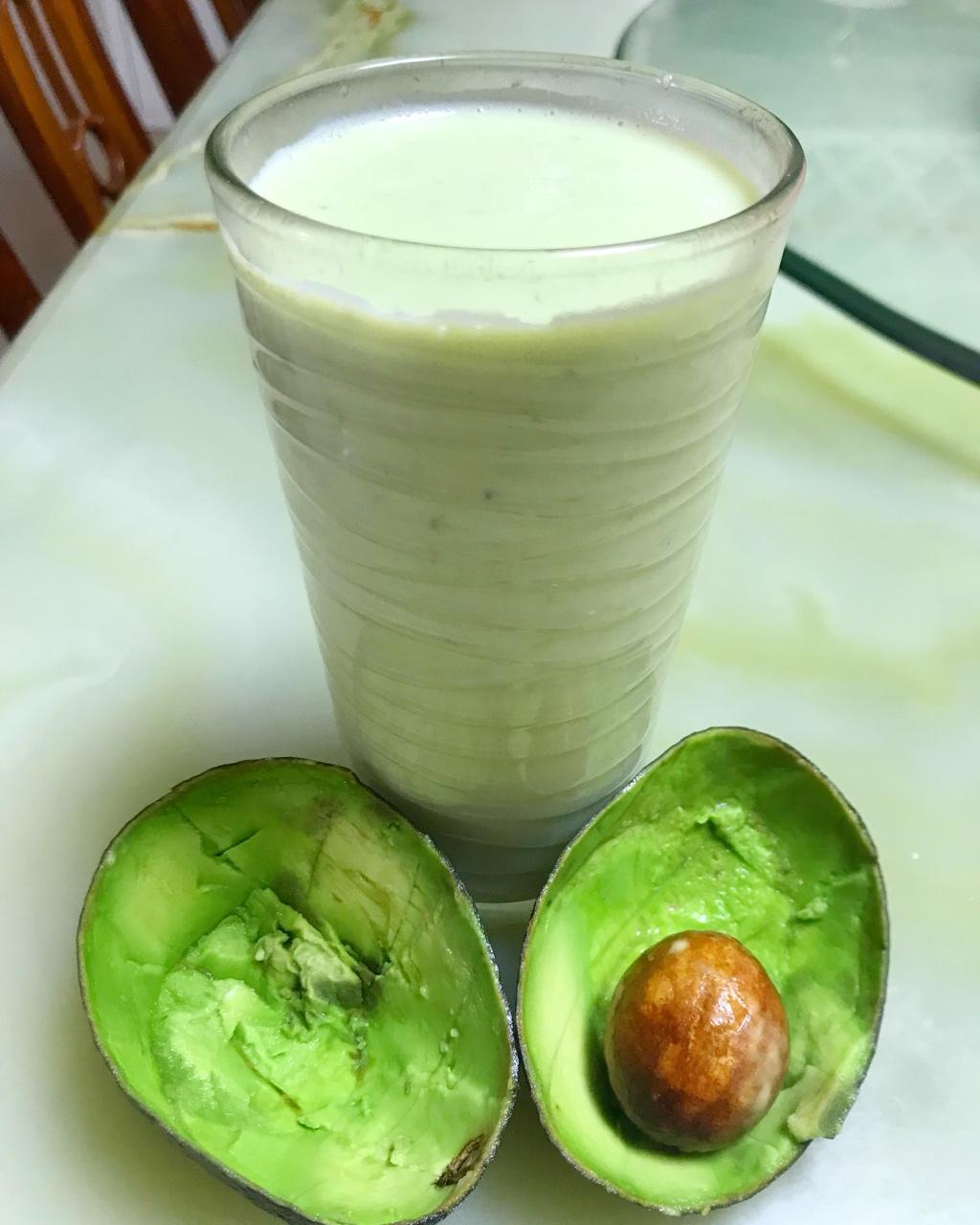 牛油果香蕉奶昔