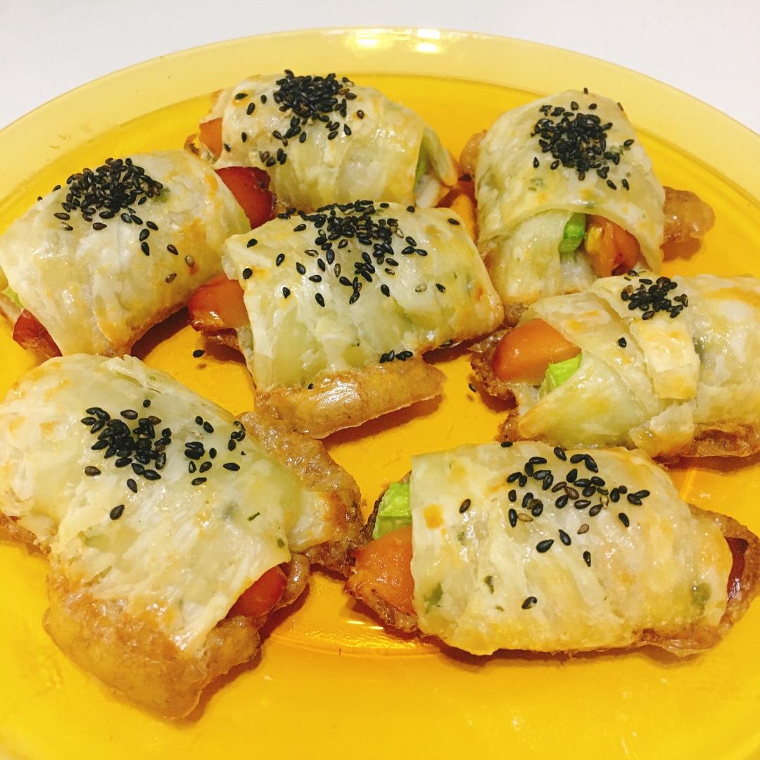 香肠酥皮卷：手抓饼皮还能这样吃，不用和面快速搞定早餐