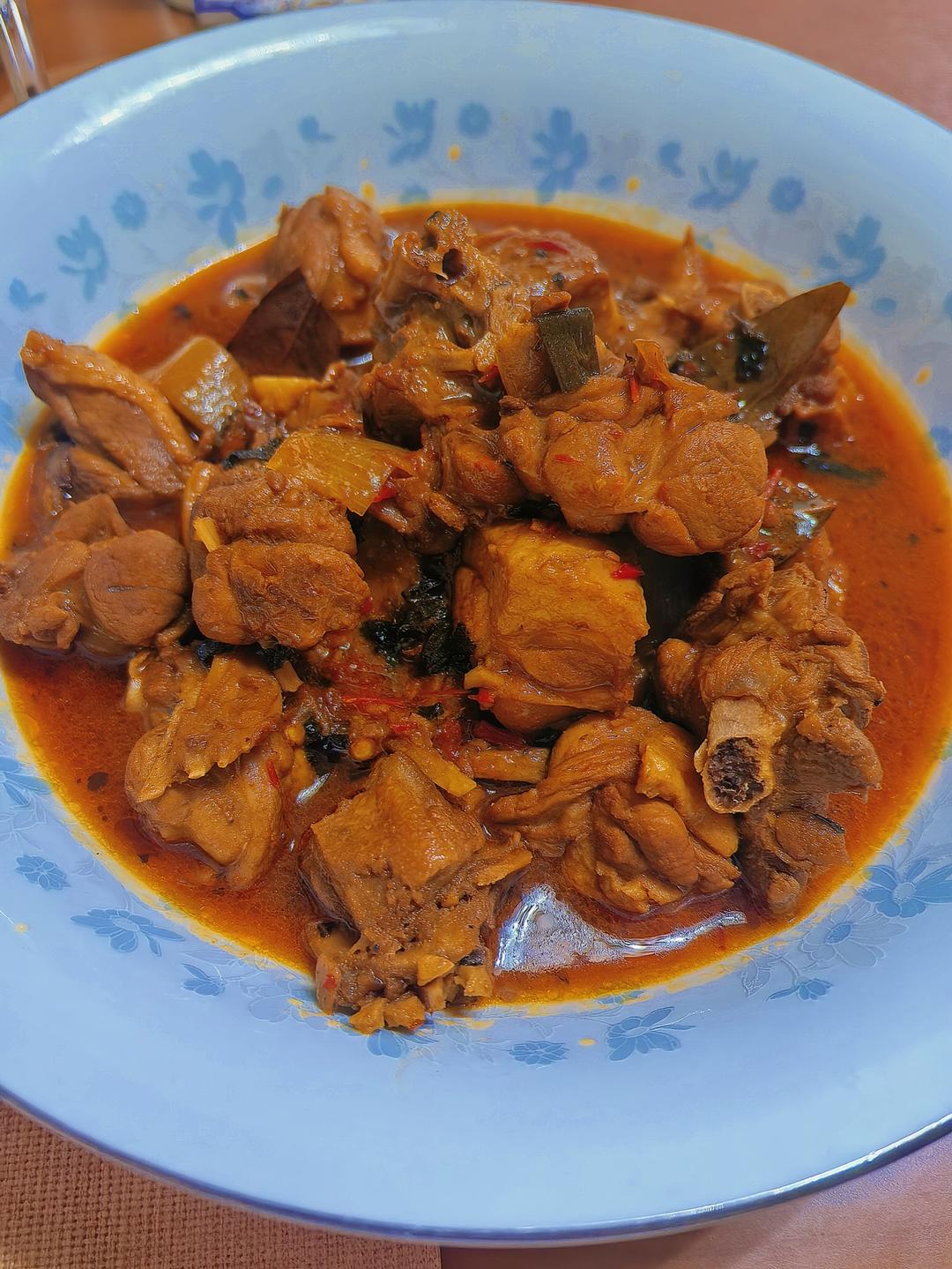 传统正宗的啤酒鸭配方和做法，鲜嫩香浓，只需炒千万不要焯水