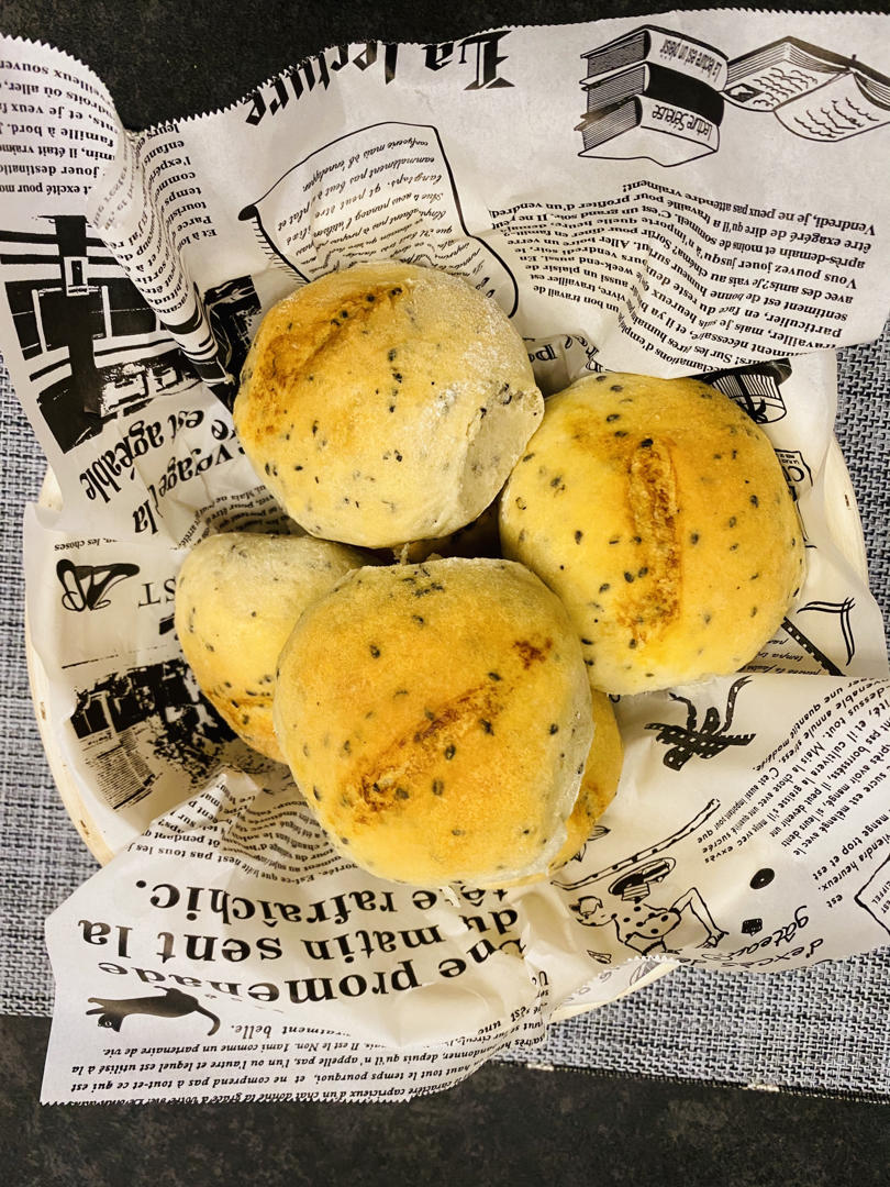法式黑芝麻餐包