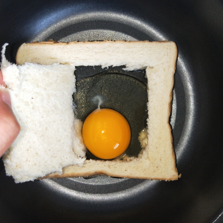 超级简单的吐司煎蛋的做法 步骤1